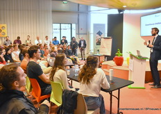 Professor Bio-inspired Micro Air Vehicles Guido de Croon gaf de eerste lezing over het event zelf.